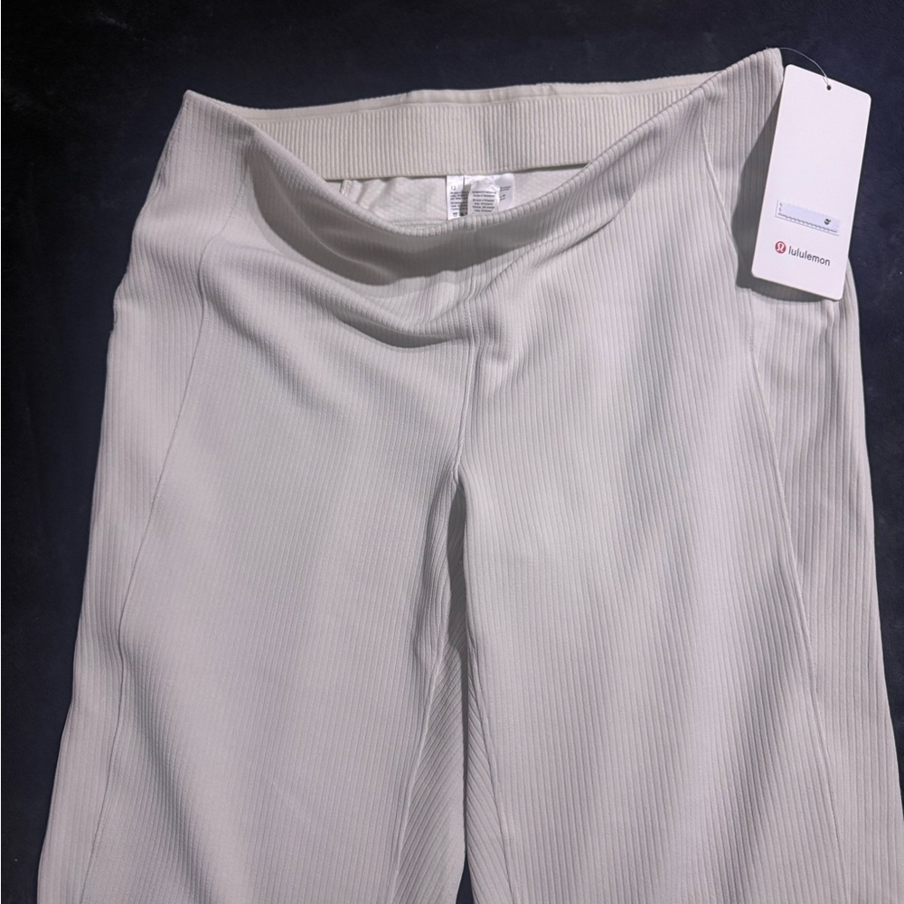 Lululemon White High-Waisted Leggings - Picture 3 of 3